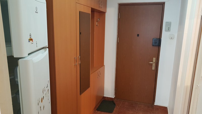 Drumul Taberei, metrou R.Doamnei, bloc reabilitat, et.5, 2 lifturi, mobilat