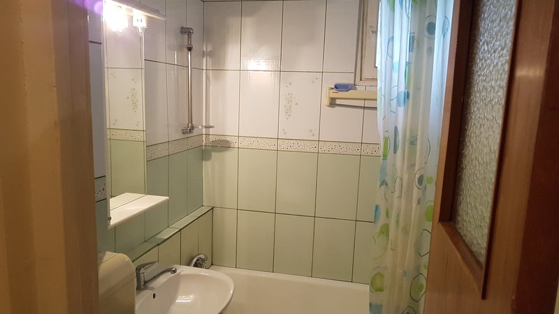 Drumul Taberei, metrou R.Doamnei, bloc reabilitat, et.5, 2 lifturi, mobilat