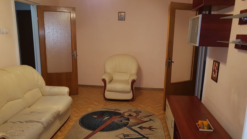 Drumul Taberei, metrou R.Doamnei, bloc reabilitat, et.5, 2 lifturi, mobilat