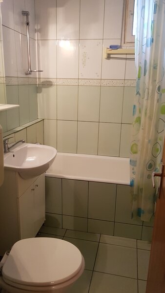 Drumul Taberei, metrou R.Doamnei, bloc reabilitat, et.5, 2 lifturi, mobilat